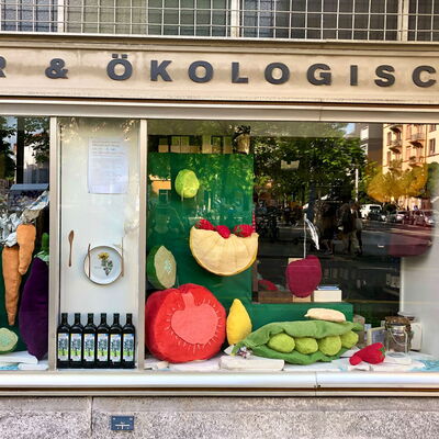 Gemüse & Früchte im Sommerfenster