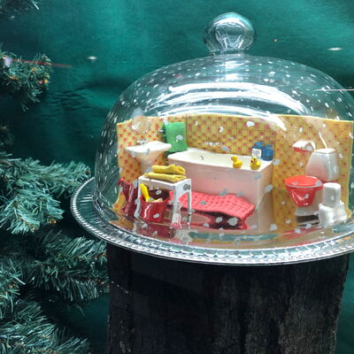 Winterwald mit Schneekugeln