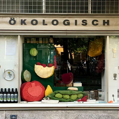 Gemüse & Früchte im Sommerfenster